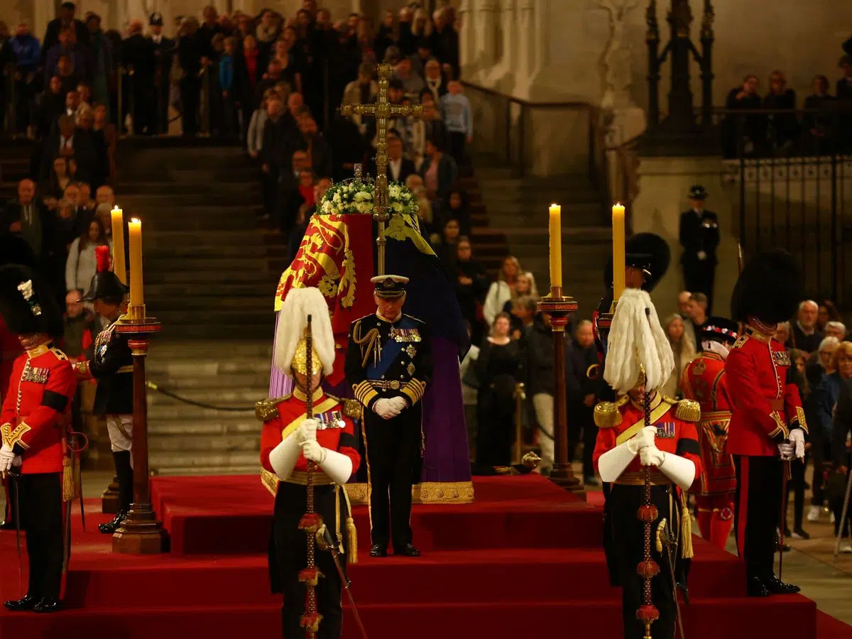 El rey Carlos III junto a sus hermanos en La Vigilia de los Príncipes