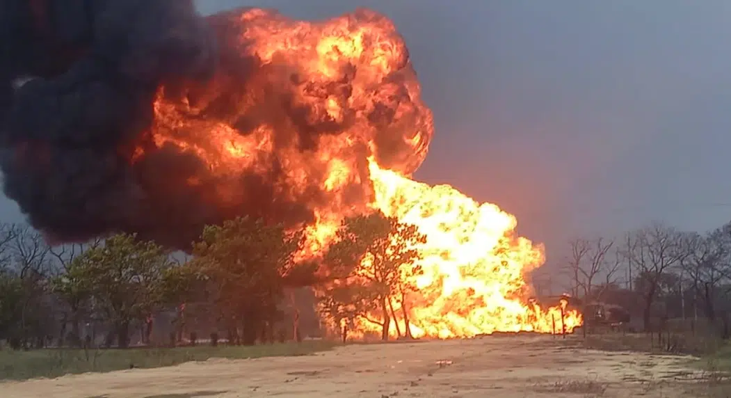 VIDEO: Se produce brutal explosión en ducto de gas en Huimanguillo, Tabasco