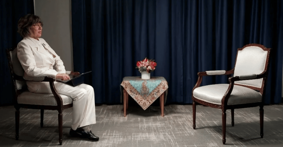 Christiane Amanpour espera a presidente de Irán