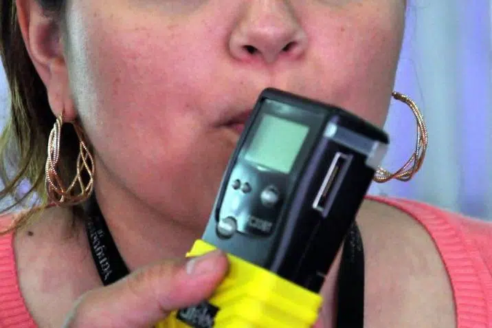 Cuatro son mujeres: Dispositivo alcoholimetría detecta a 36 conductores con aliento etílico