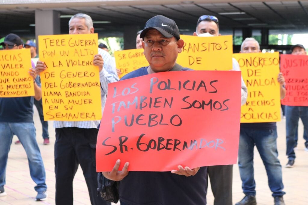 Manifestación de policías jubilados en Culiacán