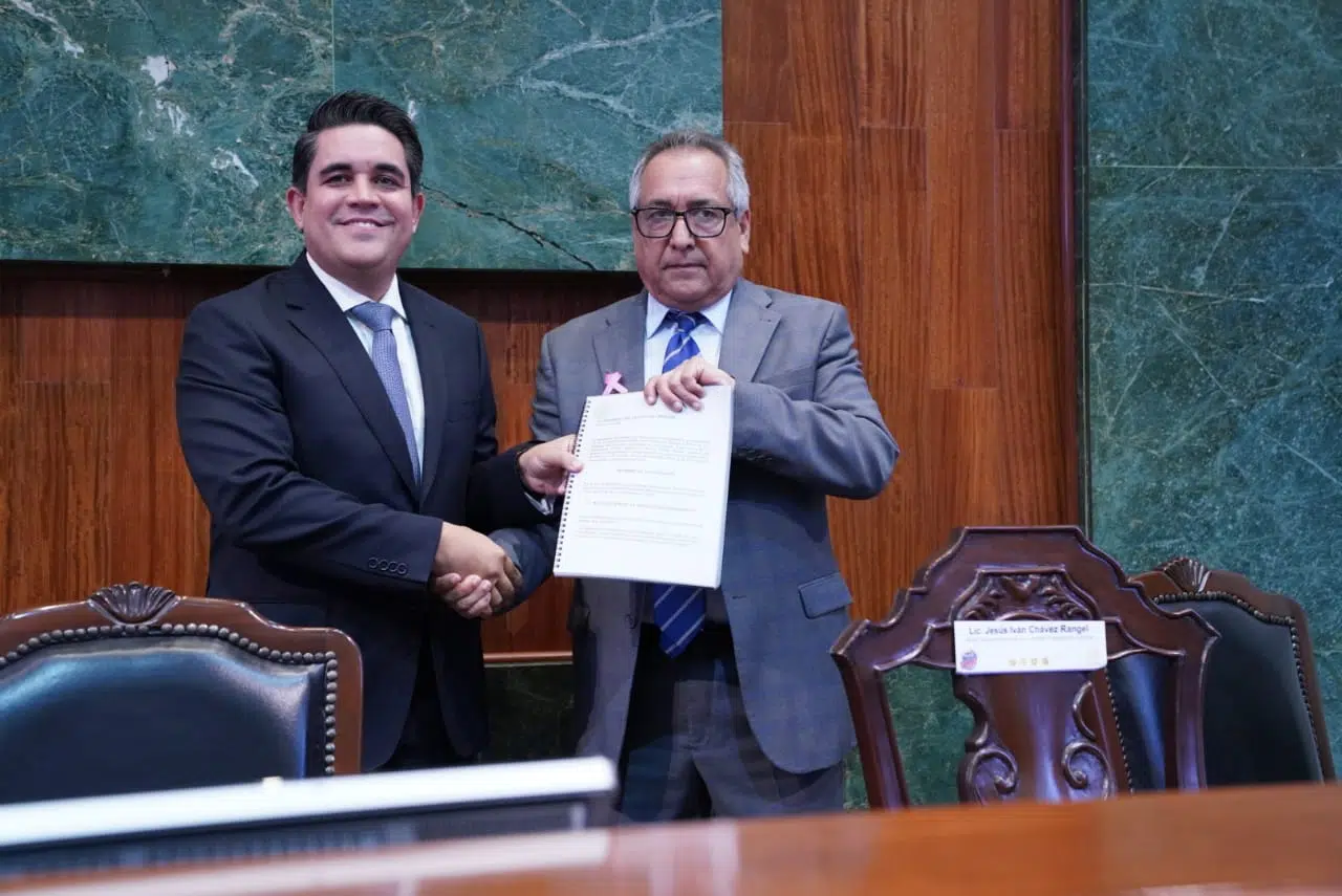 Ambrocio entrega informe de Diputación Permanente durante apertura del Segundo Año Legislativo