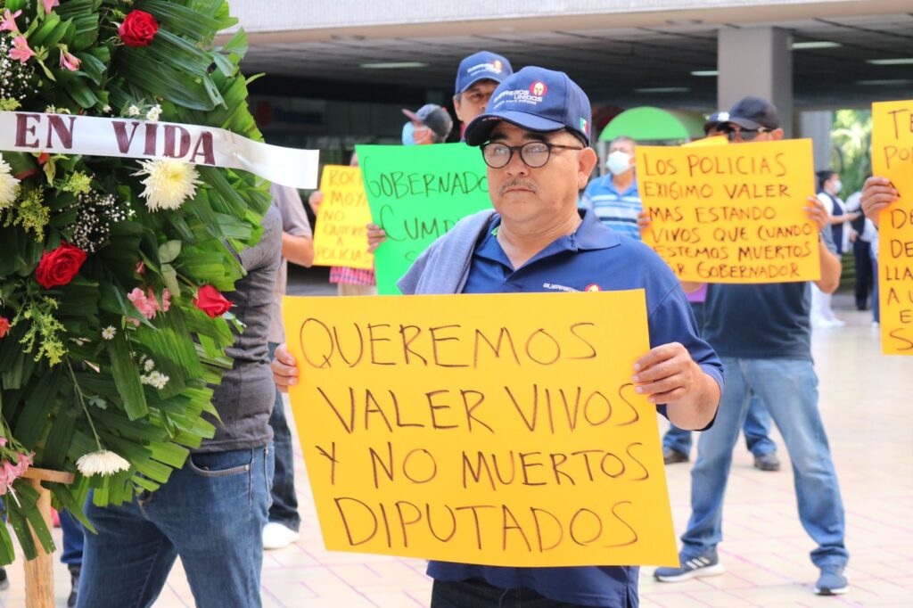 Manifestación de policías jubilados en Culiacán