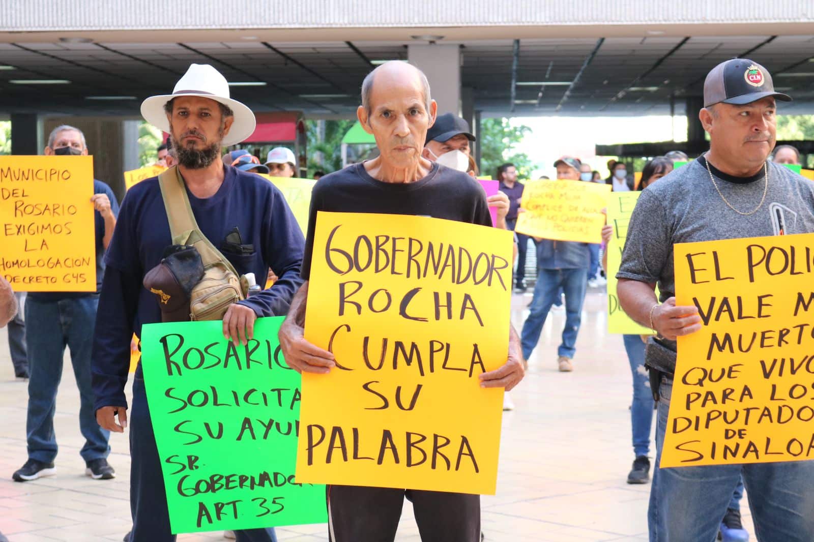 Manifestación de policías jubilados en Culiacán