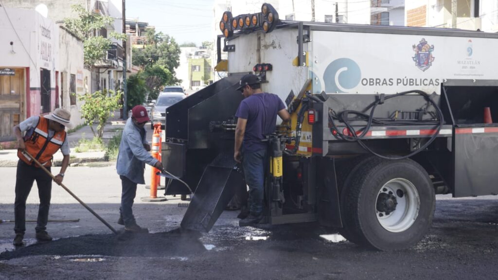 La jornada de bacheo del Ayuntamiento de Mazatlán también llega a la zona rural