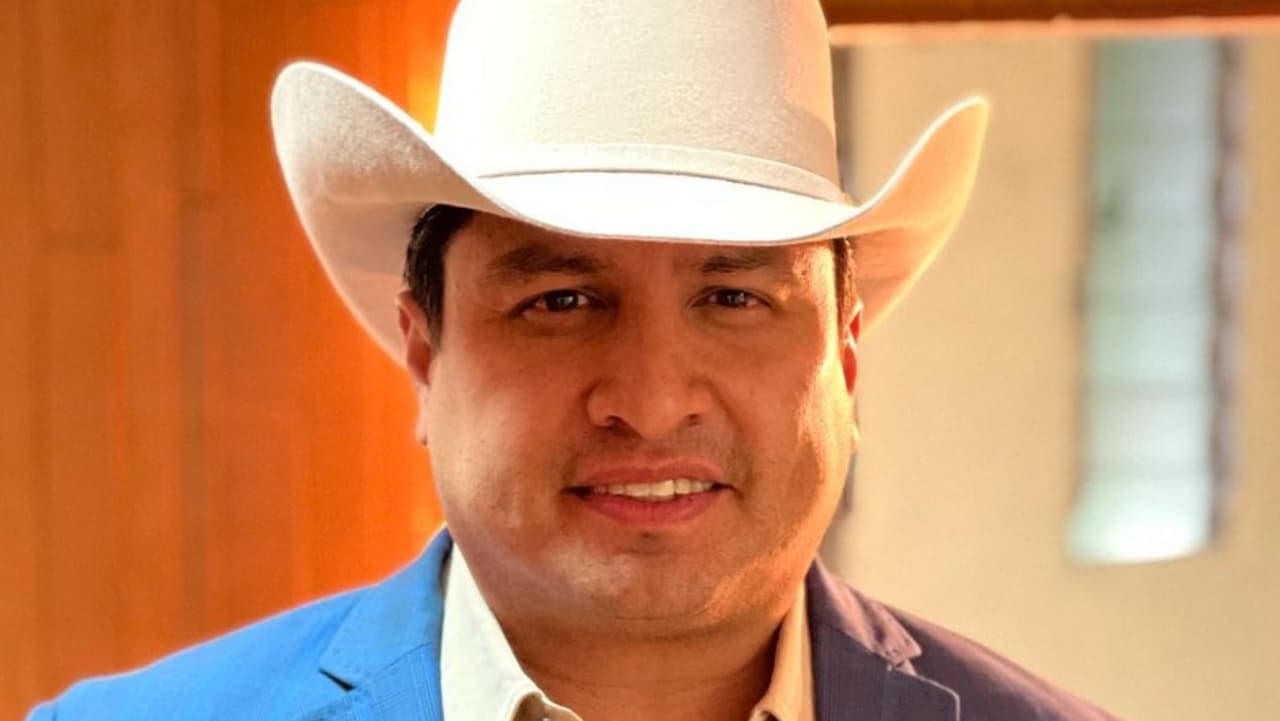 Agreden a Julión Álvarez en pleno concierto de palenque