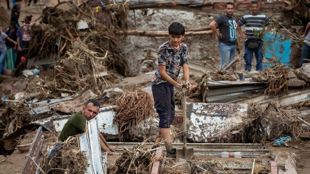 Al menos 22 muertos y más de 50 desaparecidos por deslaves