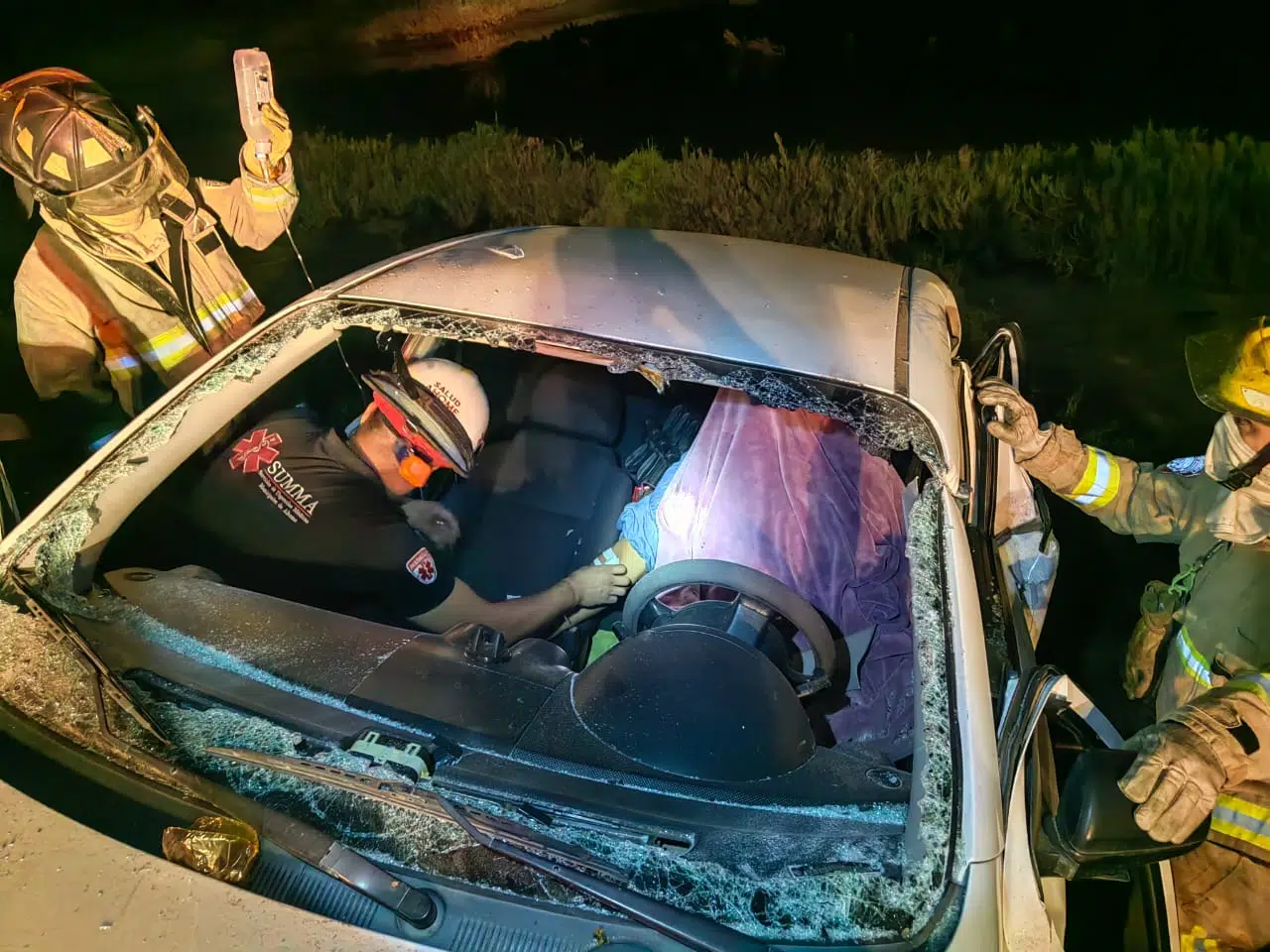 ¡La libran! Aparatoso accidente sobre la Mochis-Topolobampo deja cuatro heridos