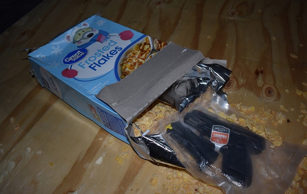 Armas en cajas de cereal Interpol