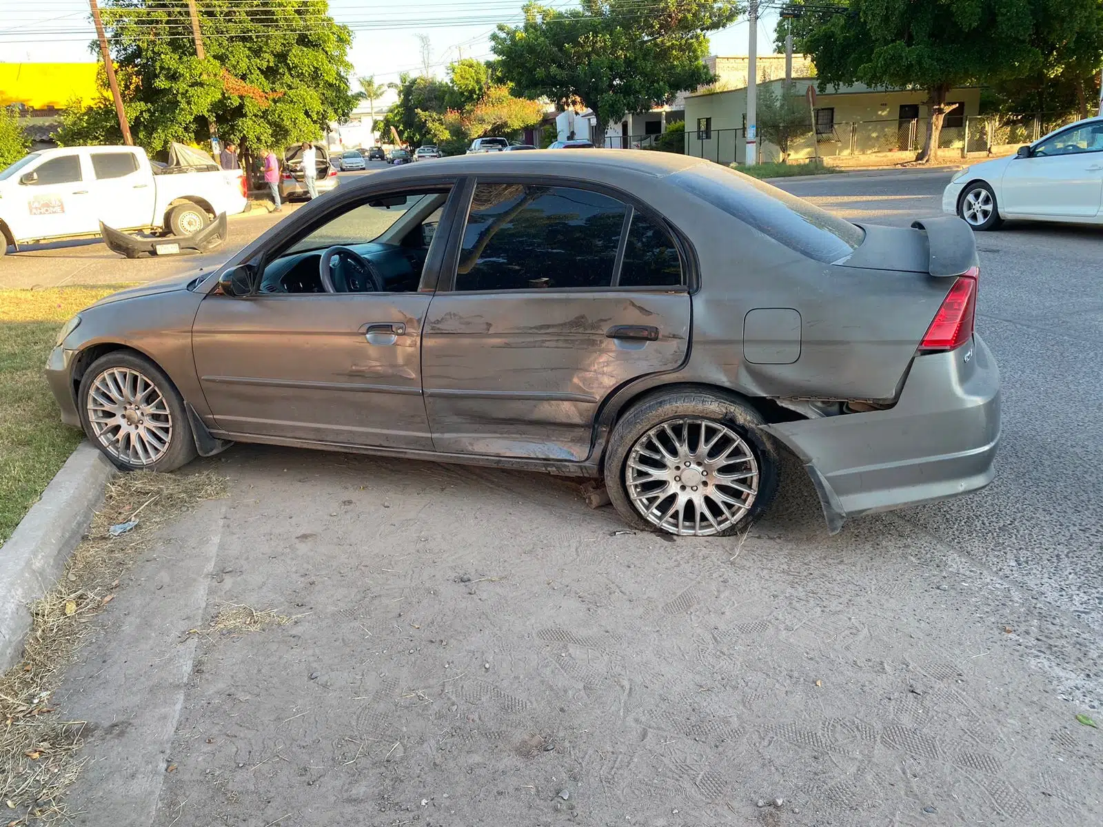 Camioneta se pasa el alto y provoca accidente en Los Mochis; el saldó una mujer lesionada 