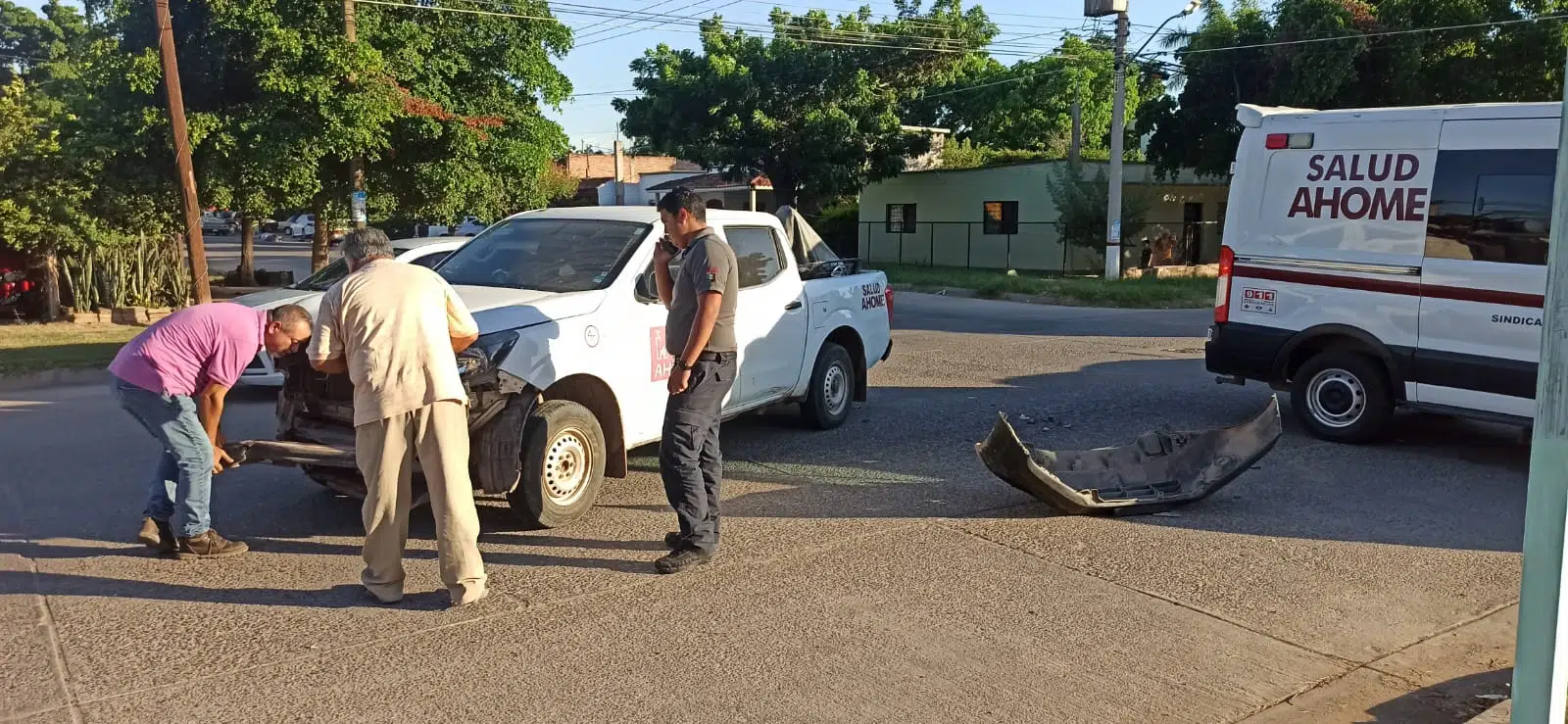 Camioneta se pasa el alto y provoca accidente en Los Mochis; el saldó una mujer lesionada