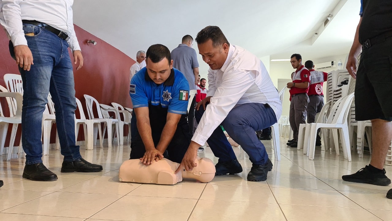 Capacitan a policías y PC en Guamúchil