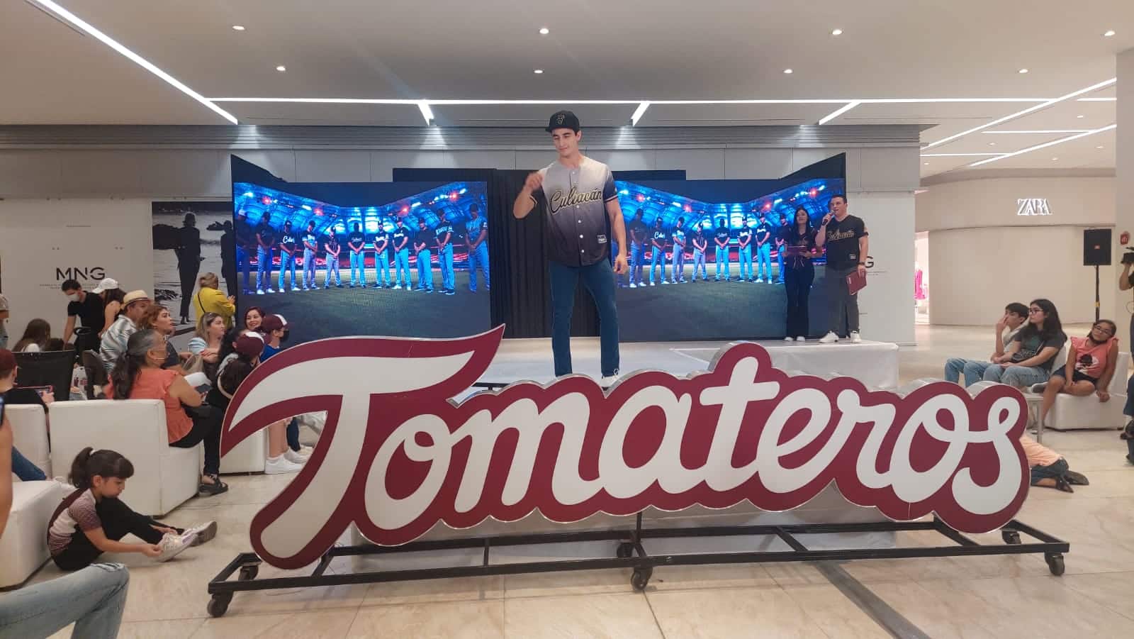 Casaca degradado hombre presentación Tomateros