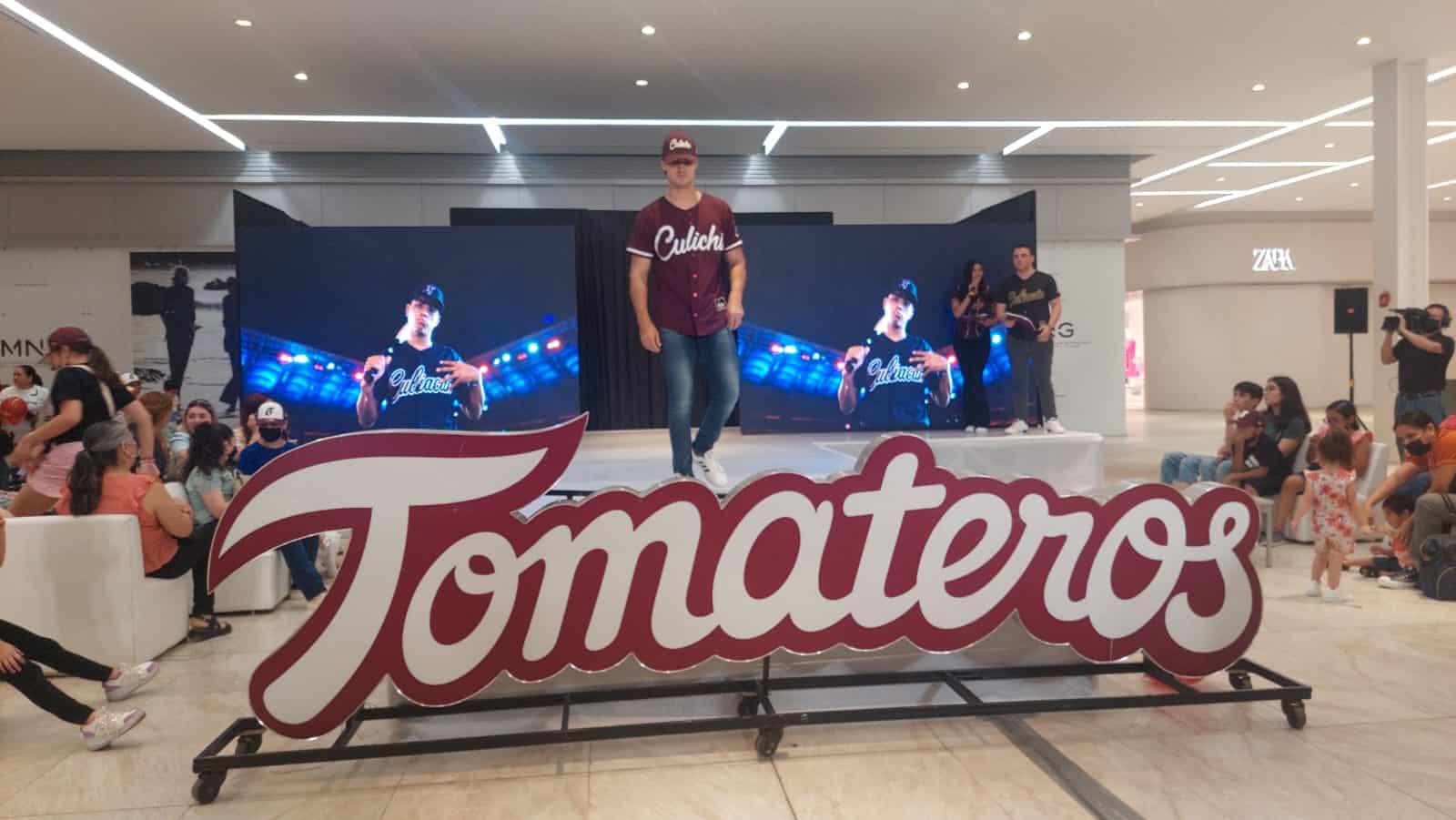 Casaca guinda tradicional presentación tomateros
