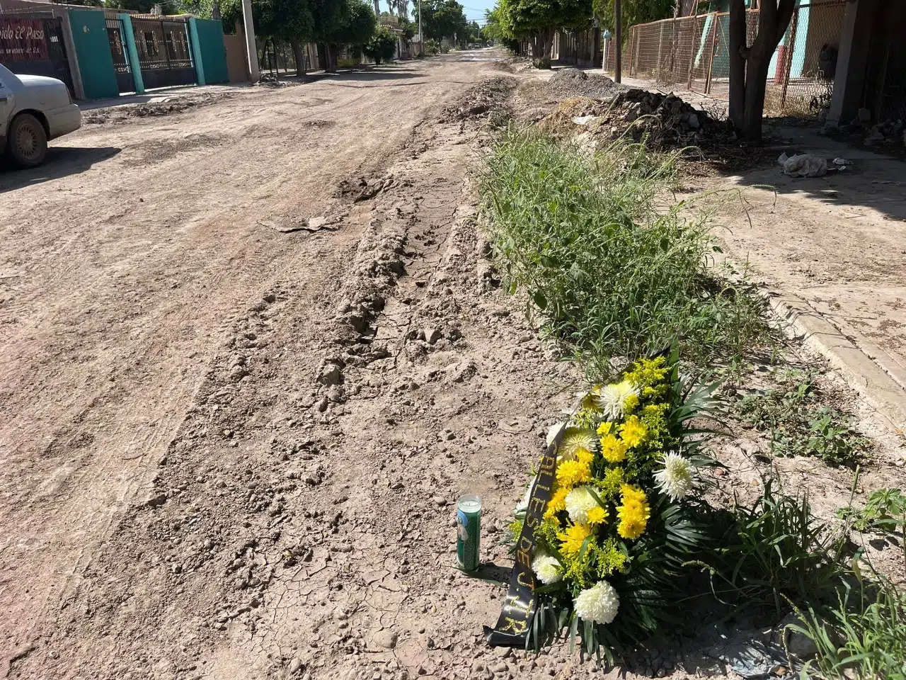 Con coronas de flores, exigen en JJR la rehabilitación de sus calles