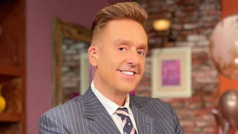 Daniel es uno de los conductores principales de Tv Azteca, cuenta con contrato de exclusividad y tiene por lo menos 25 años en la misma televisora.