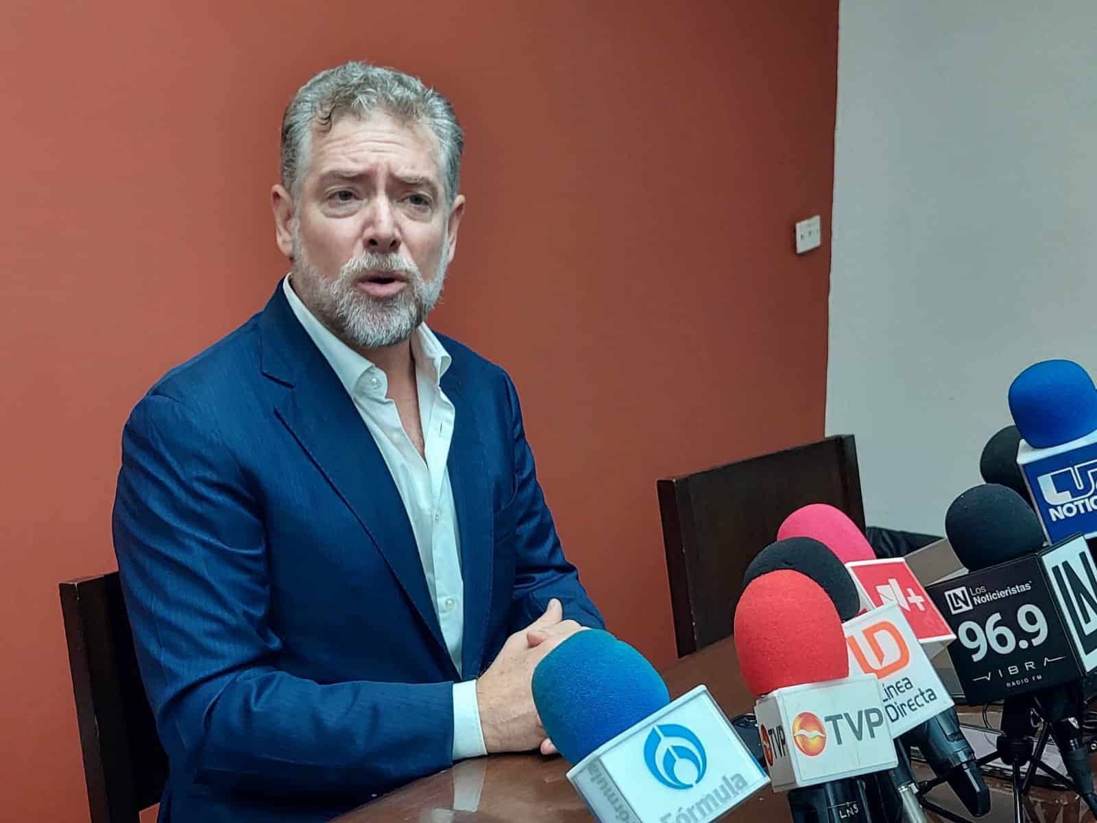 Dejará también De la Rocha la bancada del PRI para irse al PAN