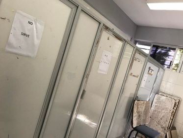 Denuncian filas hasta 20 minutos para entrar al baño en enfermería; este jueves quedan: UAS