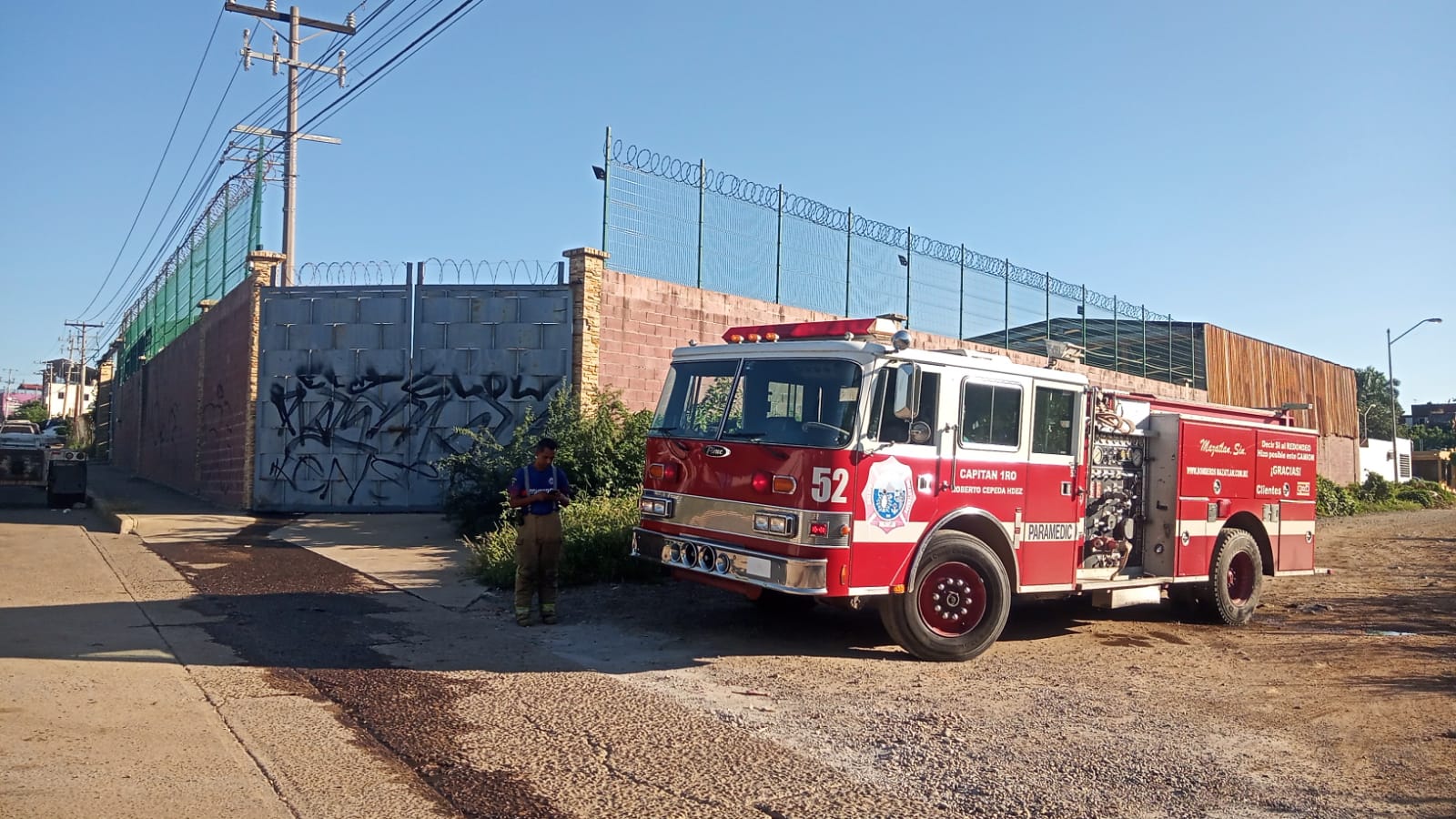 ¡Alerta! Derrame de hidrocarburo moviliza elementos de Bomberos Mazatlán y Protección Civil
