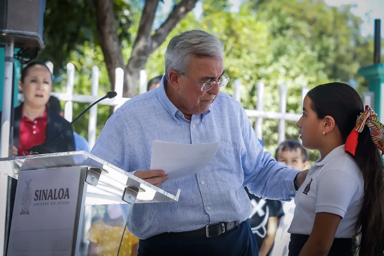 El gobernador Rocha inaugura calle en el ejido Tierra y Libertad Uno en Quilá