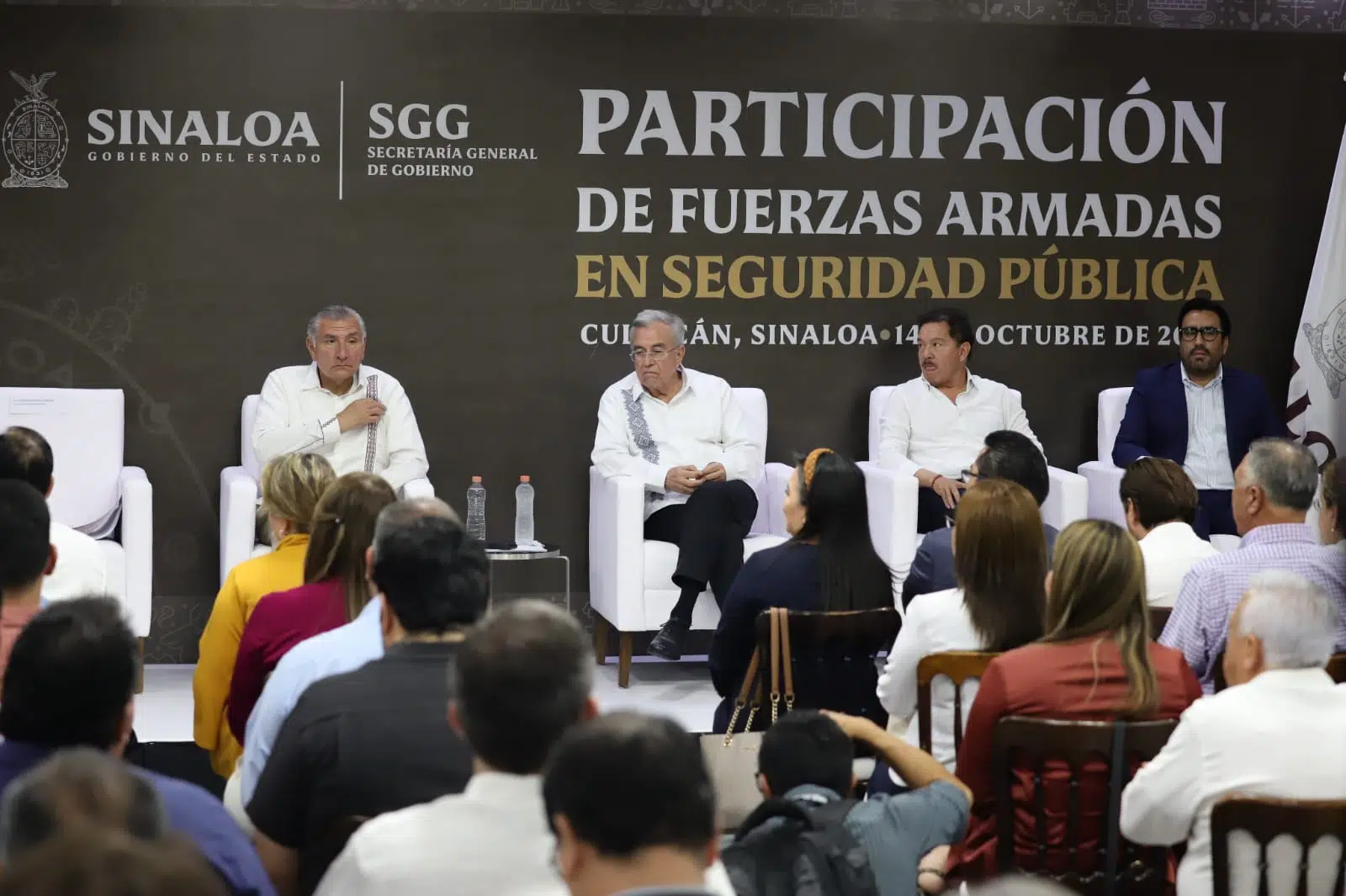 El secretario de Gobernación del gobierno de México, Adán Augusto López Hernández, y el diputado federal Ignacio Mier