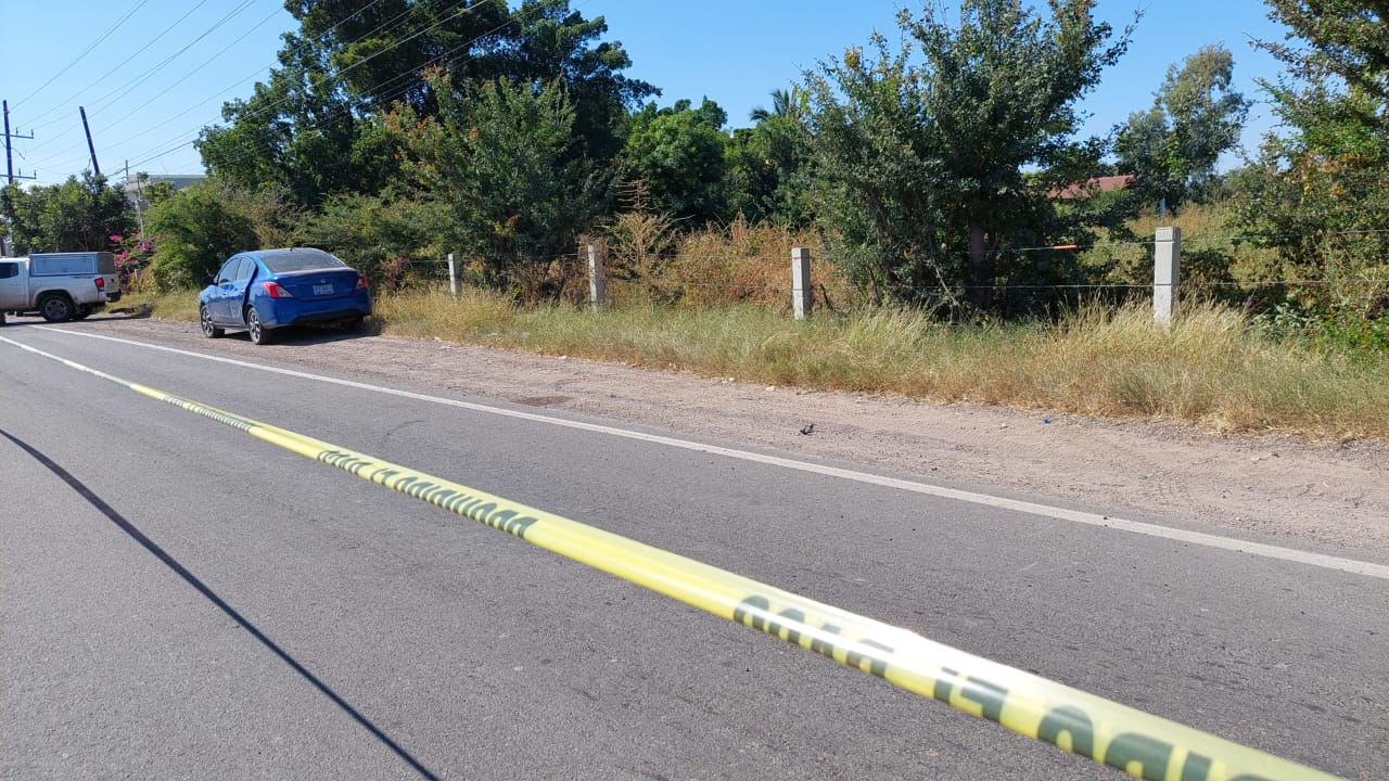 Hallan cuerpo de un hombre en su auto