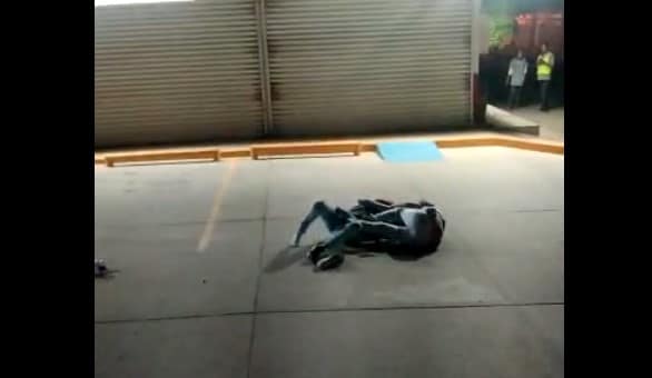 En plena calle dos mujeres protagonizan pelea en Los Mochis