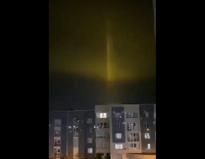 Video Captan Extraña Luz Brillante En El Cielo Durante La Noche En