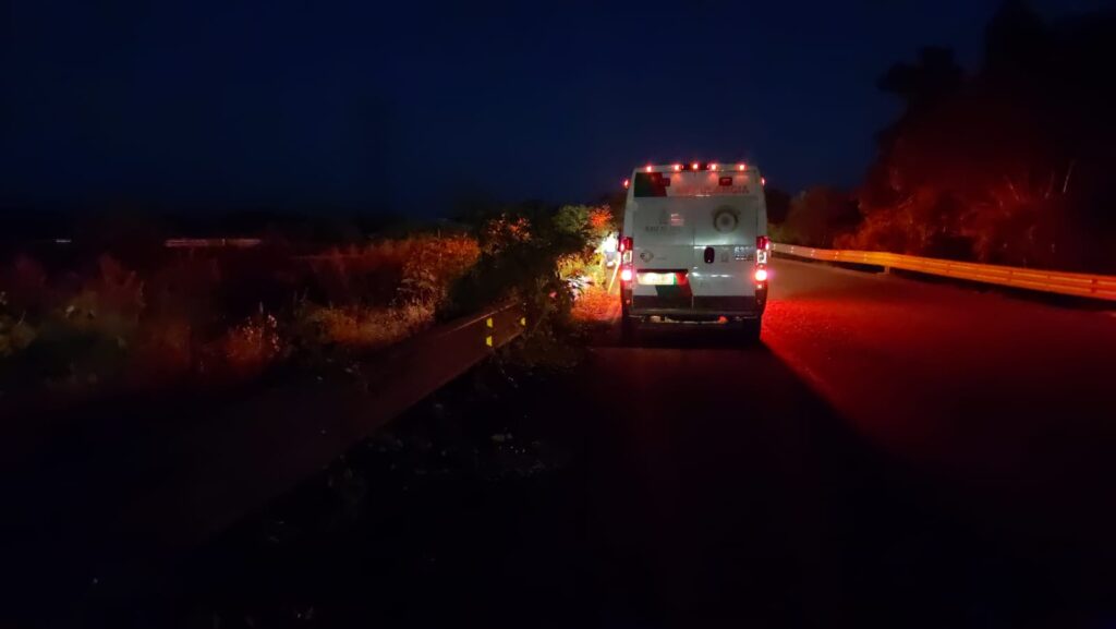 Fallece tripulante de camioneta en volcadura sobre la autopista Benito Juárez en Navolato