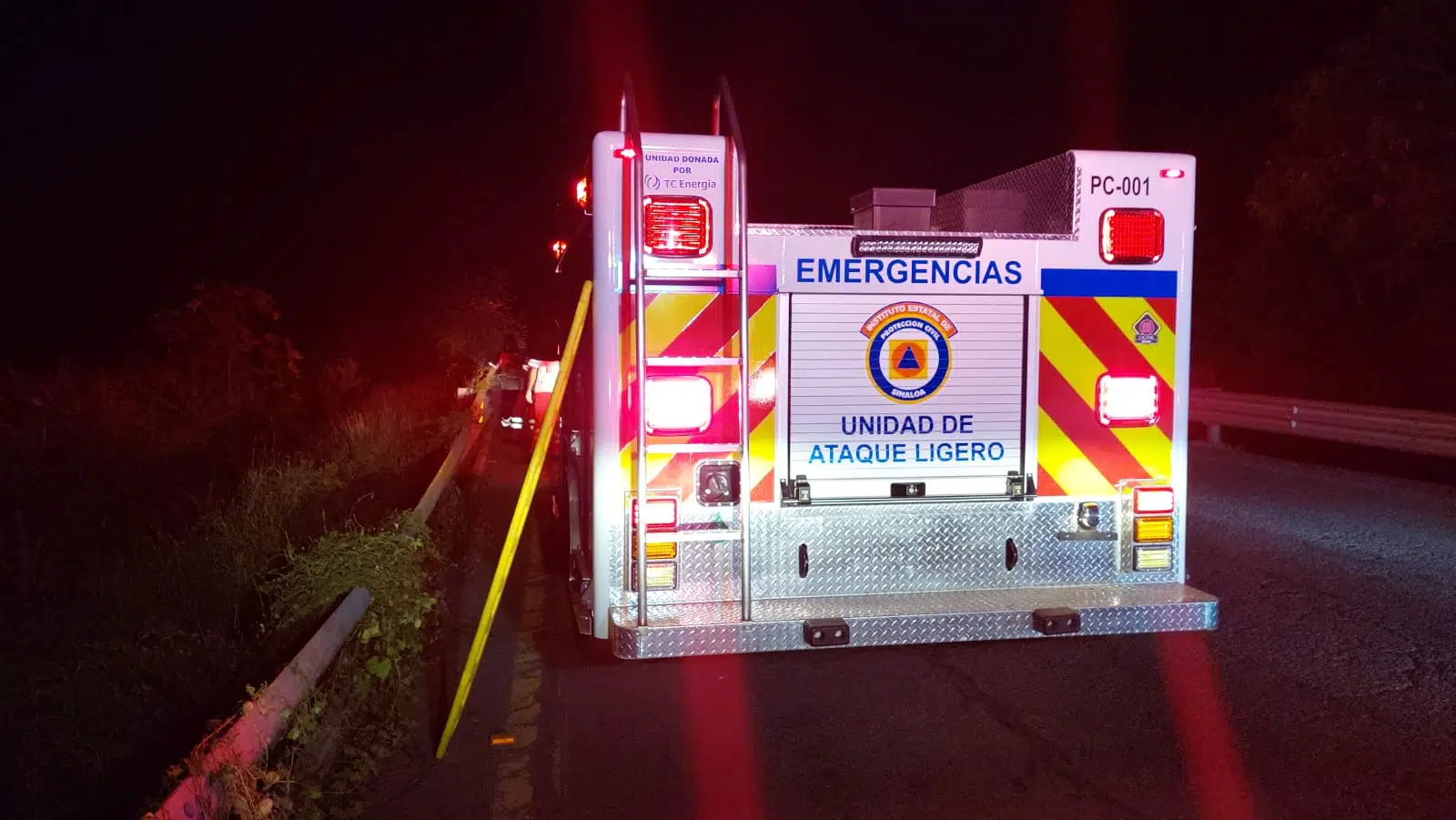 Fallece tripulante de camioneta en volcadura sobre la autopista Benito Juárez en Navolato