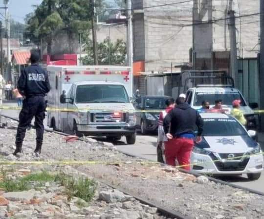 Mujer de la tercera edad y bebé son arrollados por un tren en Edomex; ambos murieron