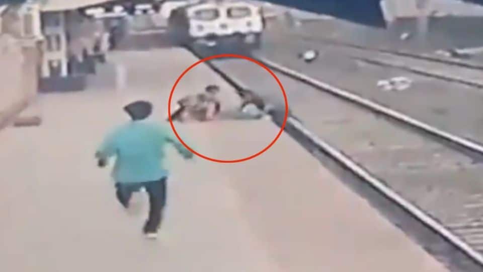 Hombre salva a niño en vías de tren