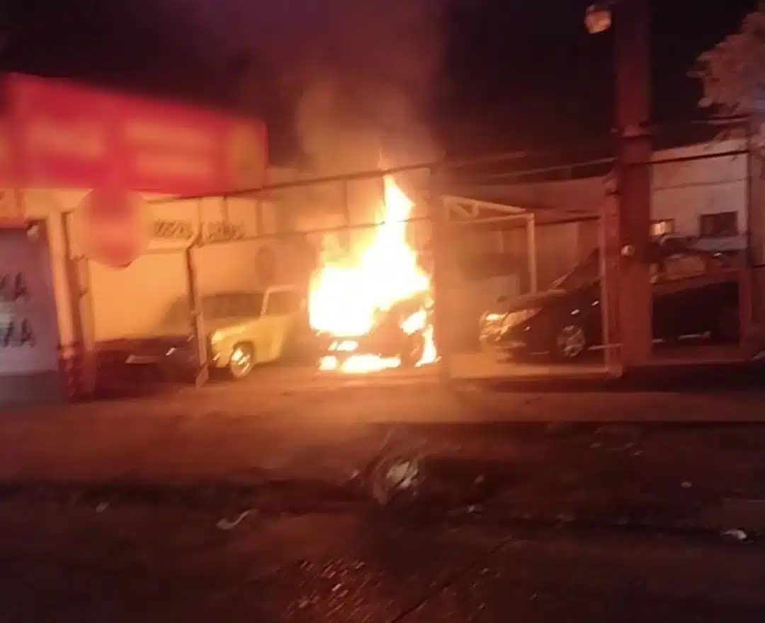 Incendio, Camioneta incendiada, Cortocircuito