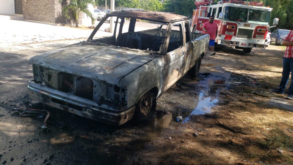 Incendio, Mazatlán, Camioneta incendiada