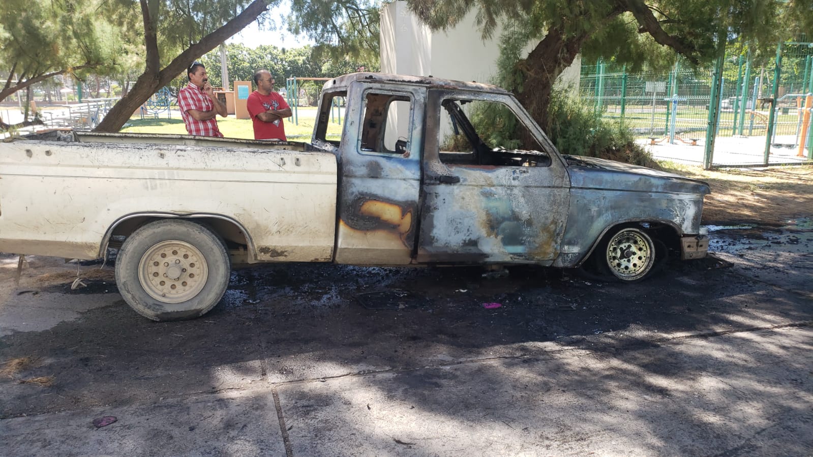 Incendio, Mazatlán, Camioneta incendiada