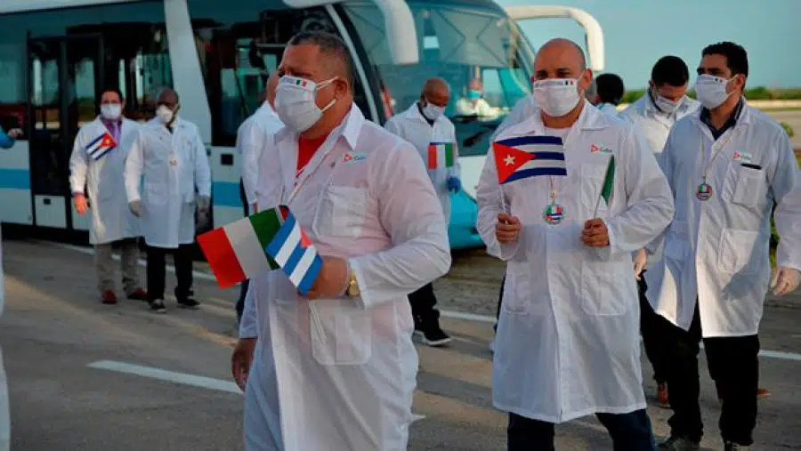 Médicos cubanos en México