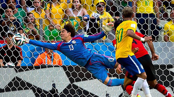 Memo Ochoa hace la mejor tajada del mundial Brasil 2014