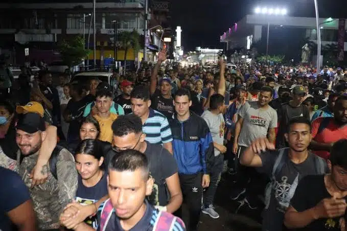 México traslada a la CDMX a venezolanos expulsados de Estados Unidos