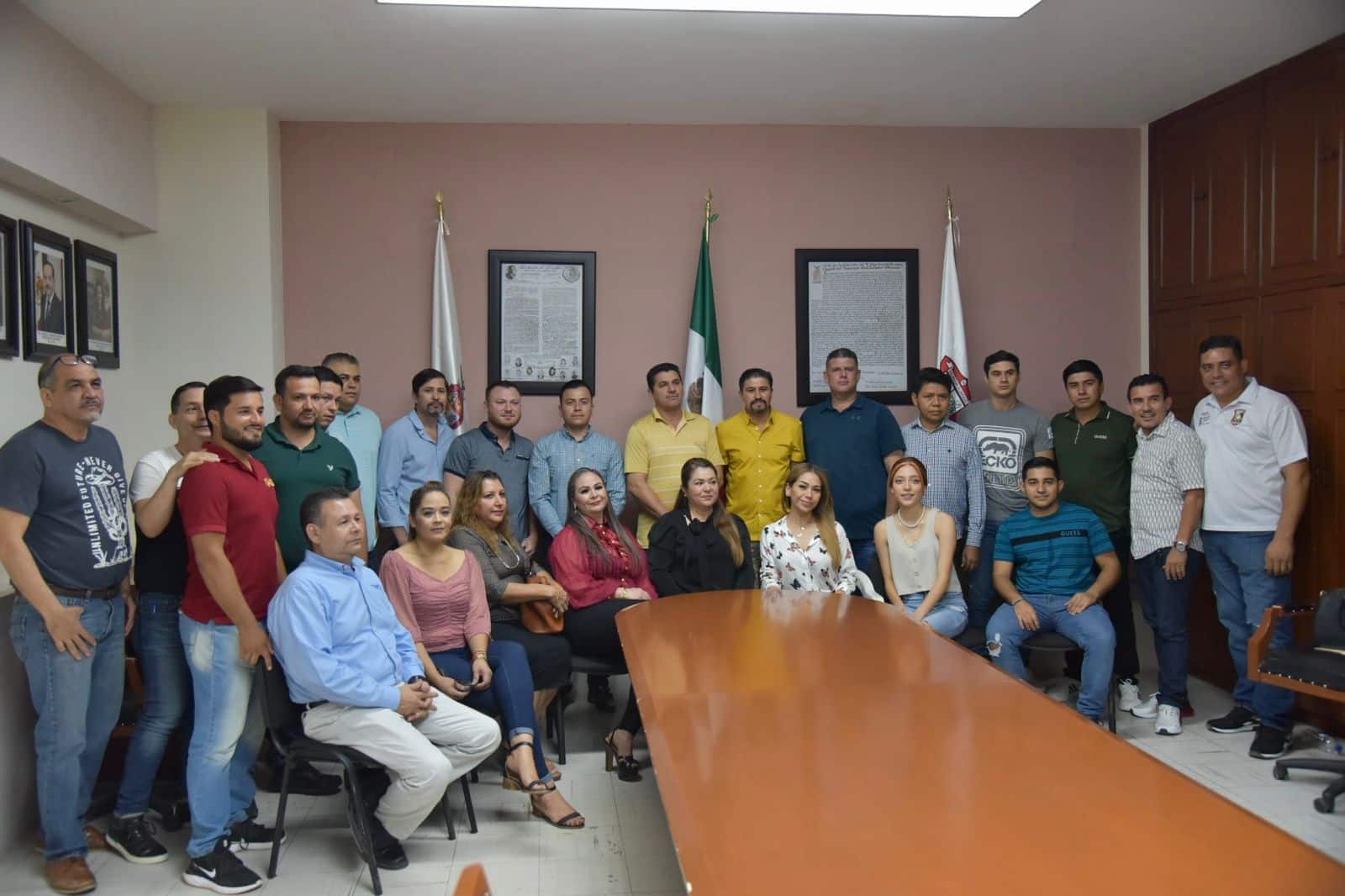 Moisés Sánchez Galindo rinde protesta como presidente del patronato del Carnaval de Guamúchil