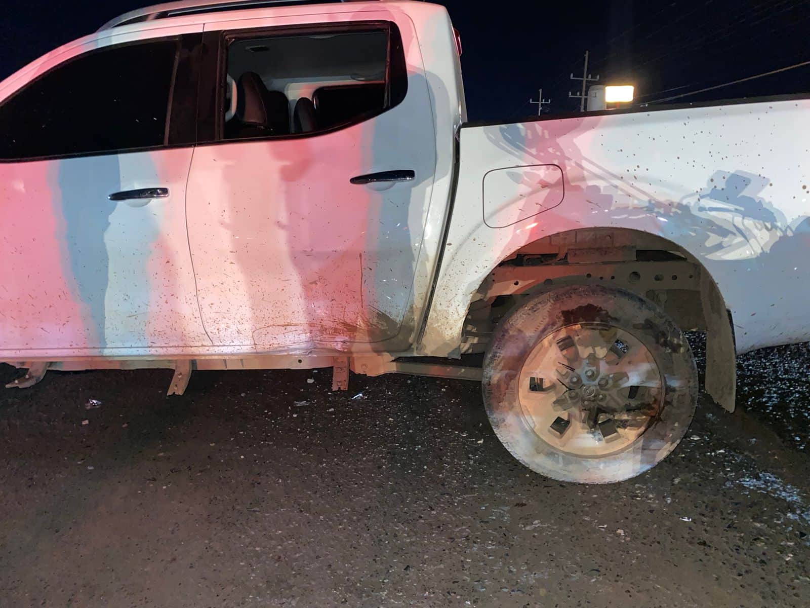 Motociclista resulta lesionado al chocar contra camioneta en el Campo El 10