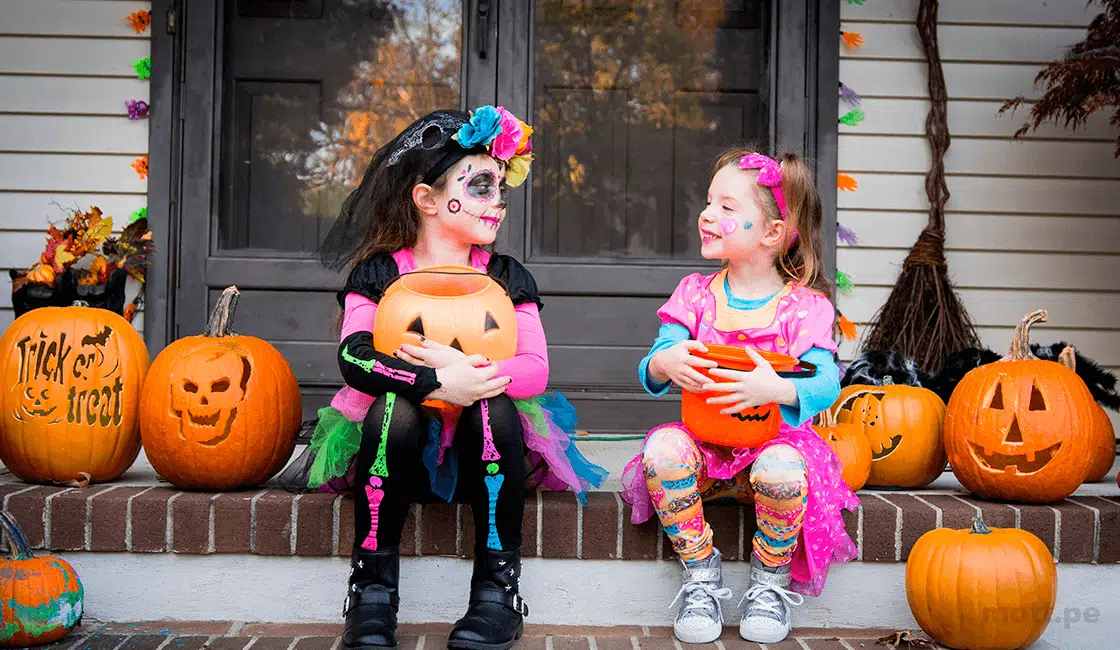 Niños festejando Halloween