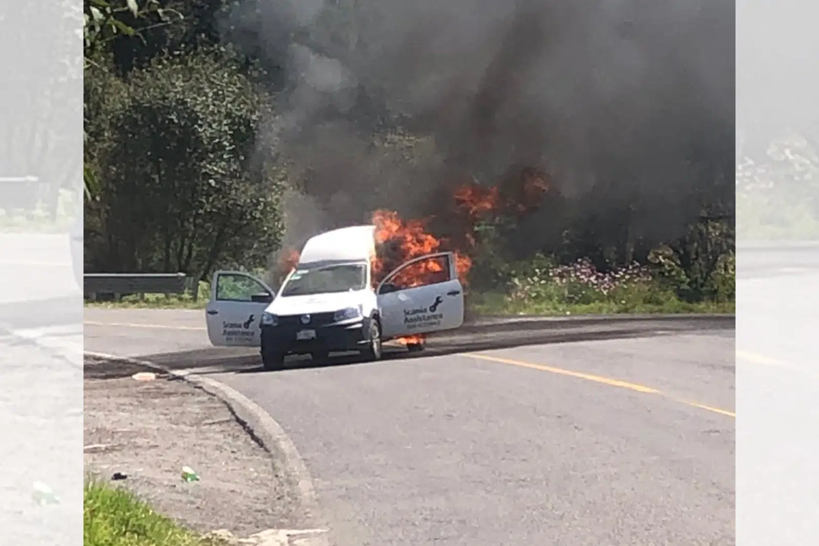 Nueva manifestación de normalistas; quemaron automóvil en plena carretera de Michoacán