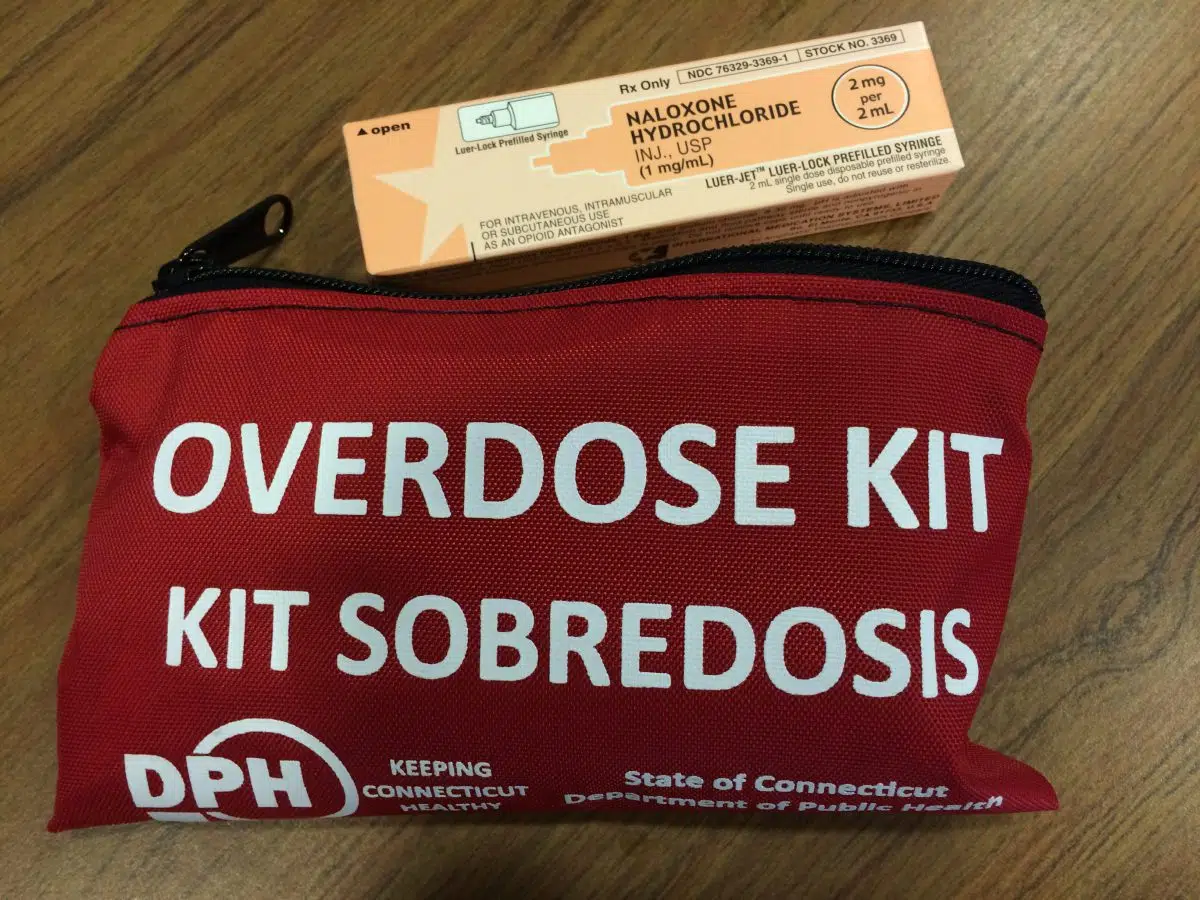 Obligarán que bares y discotecas tengan kits de emergencia para evitar sobredosis de alguna droga