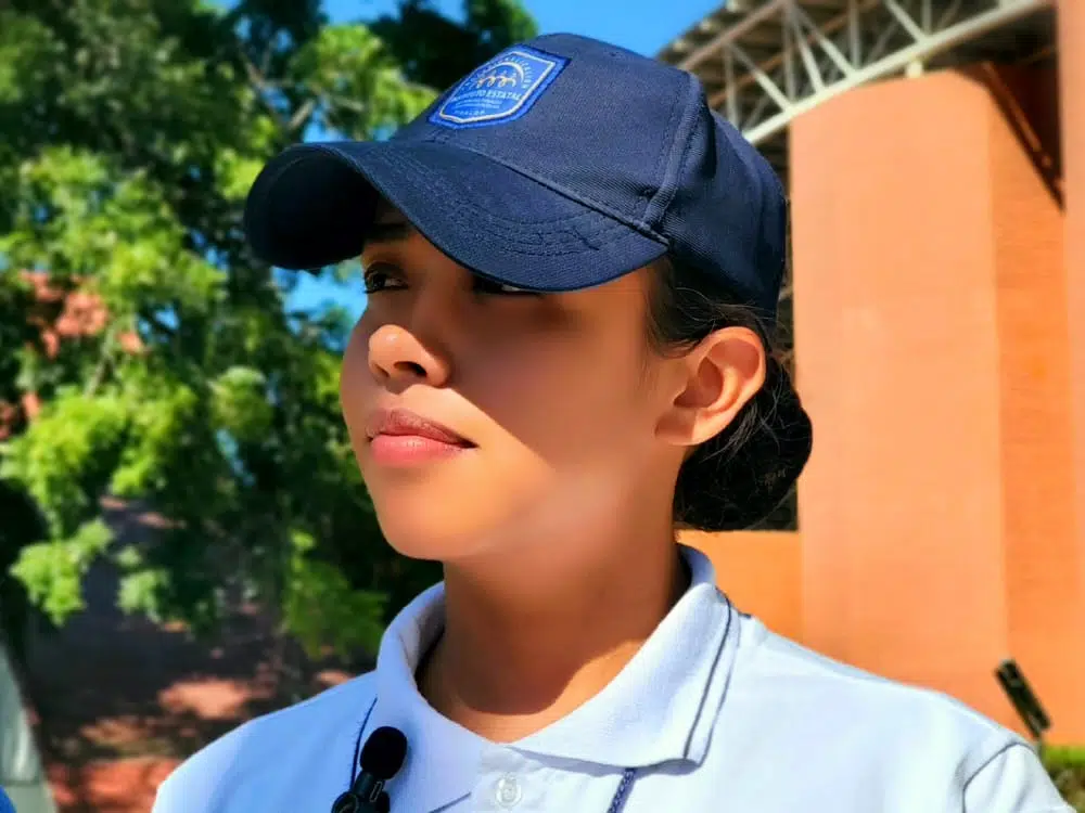 Mujer policia en Culiacán