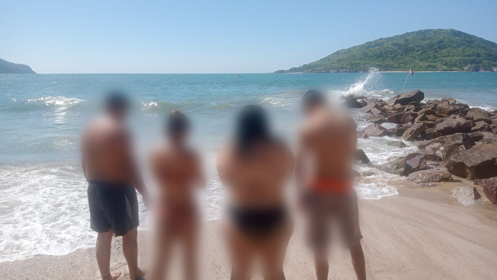Policía Acuática rescata a 5 turistas