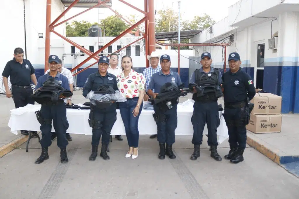 Policía de Escuinapa recibe equipo táctico, Gobierno Estatal y Municipal quienes aportan recursos