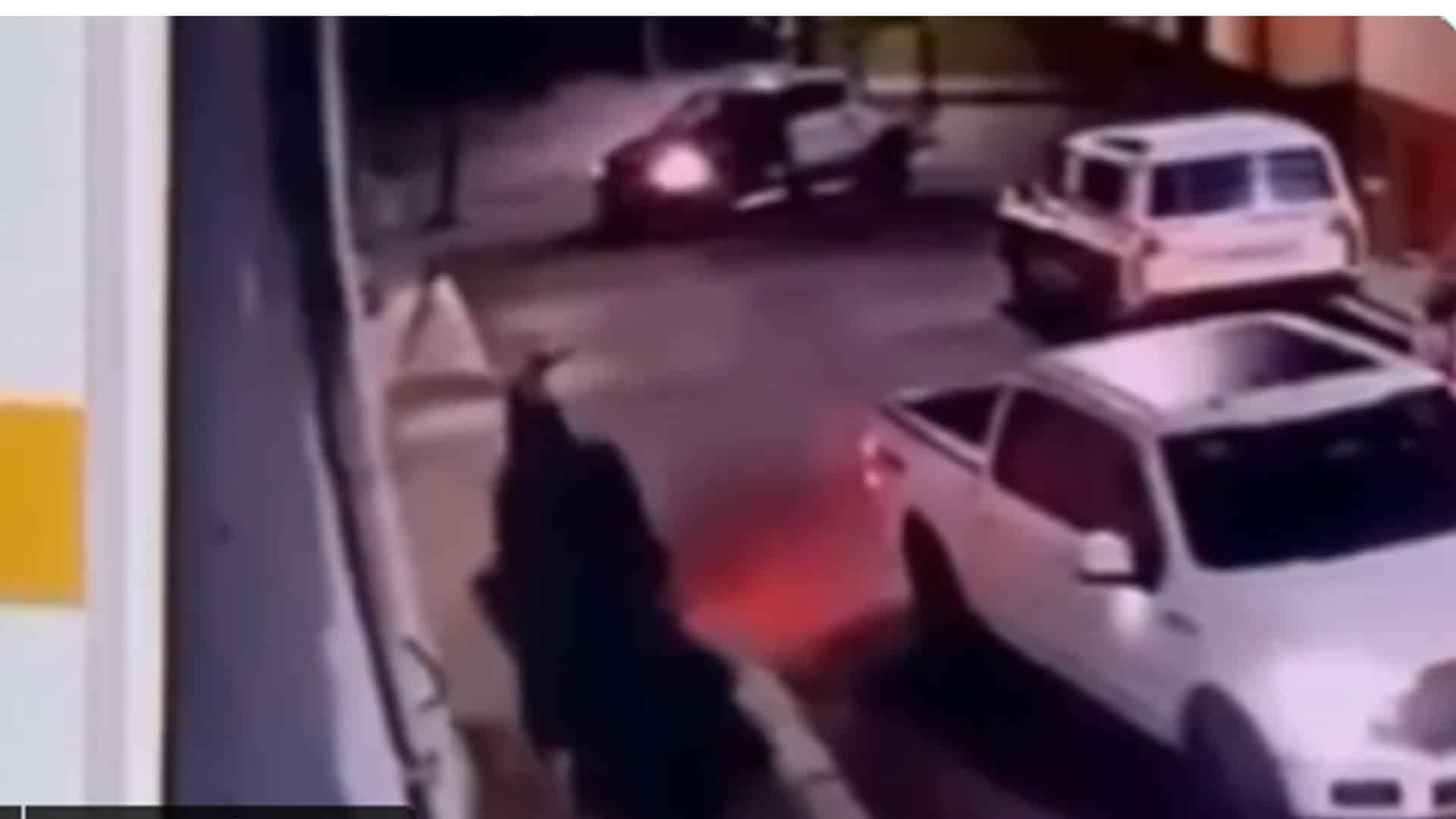 Policias huyen comando guanajuato
