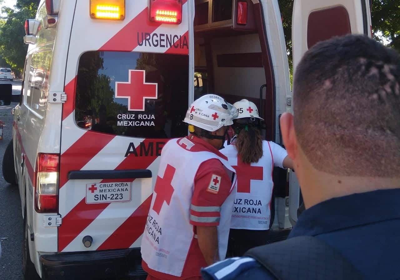 Recolector de basura en Culiacán, halla pistola en basurón y al manipularla se dispara en la pierna
