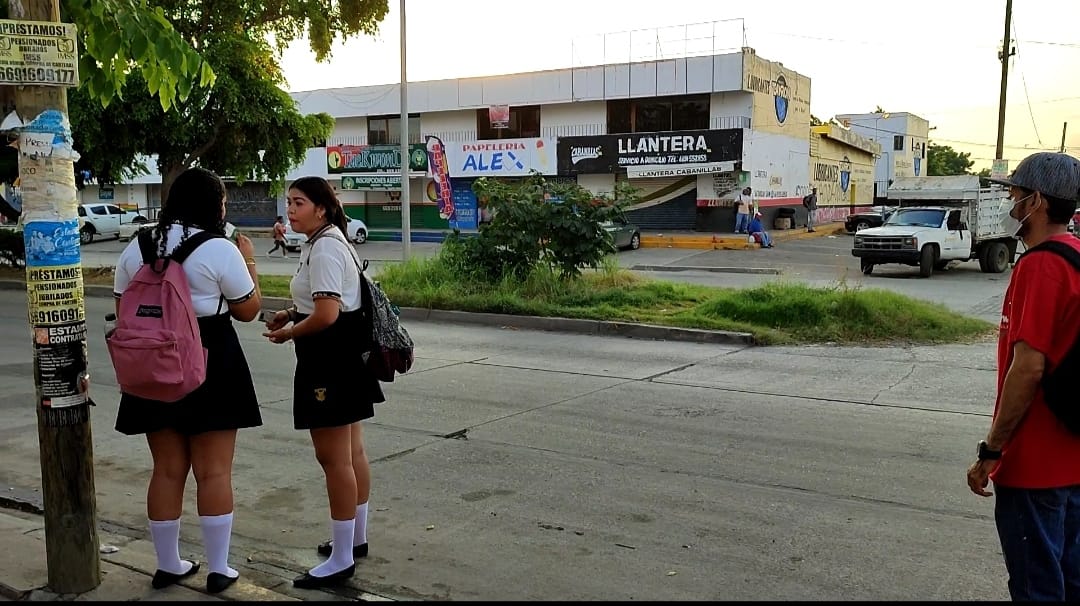 Rutas de camión llegan a tardar hasta 40 minutos en pasar, alumnos y empleados llegan tarde a sus actividades (2)
