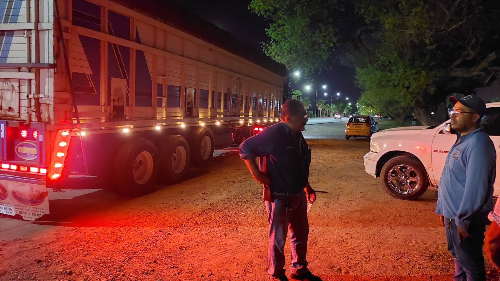 Se manifiestan transportistas de carga federal